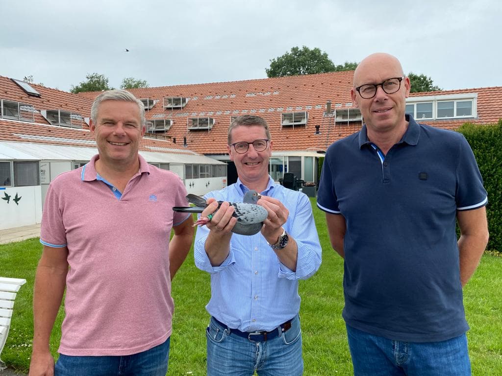 Hans & Evert-Jan Eijerkamp. winning 1-2-3 NPO Fay aux Loges against 9,218 pigeons