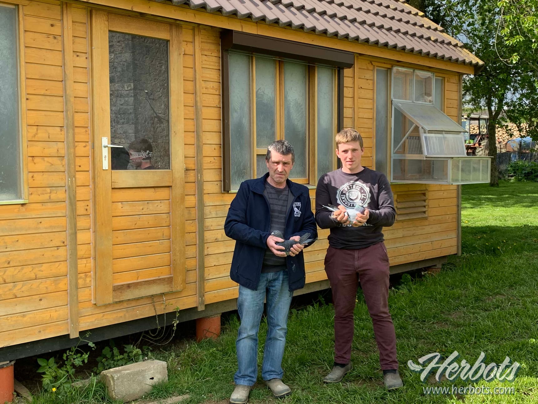 Olivier & Justin Poussart – Vaulx-Les-Chimay, AS-pigeon national Petit Demi-Fond.