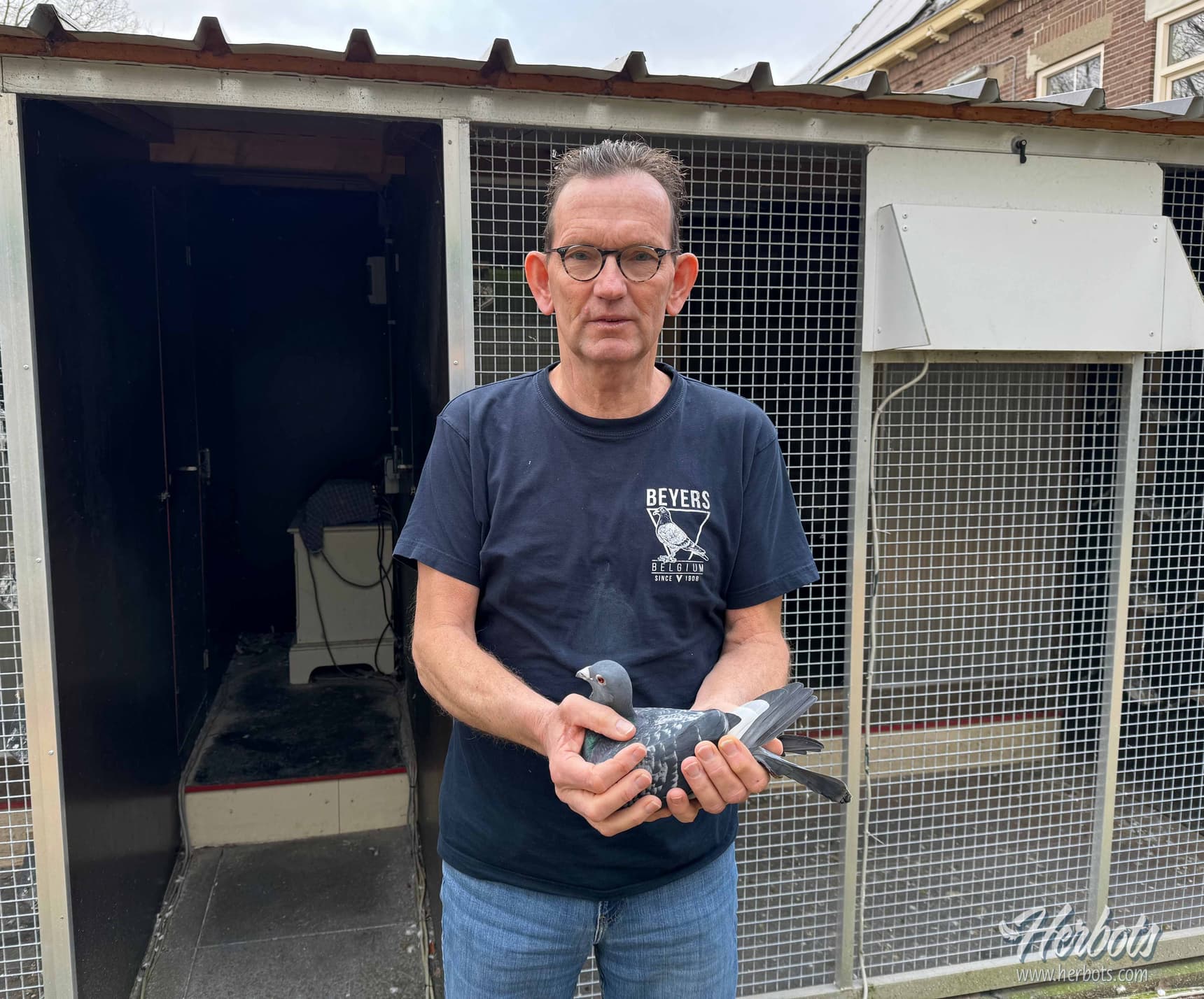 Leon Roks uit Standdaardbuiten ( NL ) met zijn fantastische kweeklijn van “Don Leo”