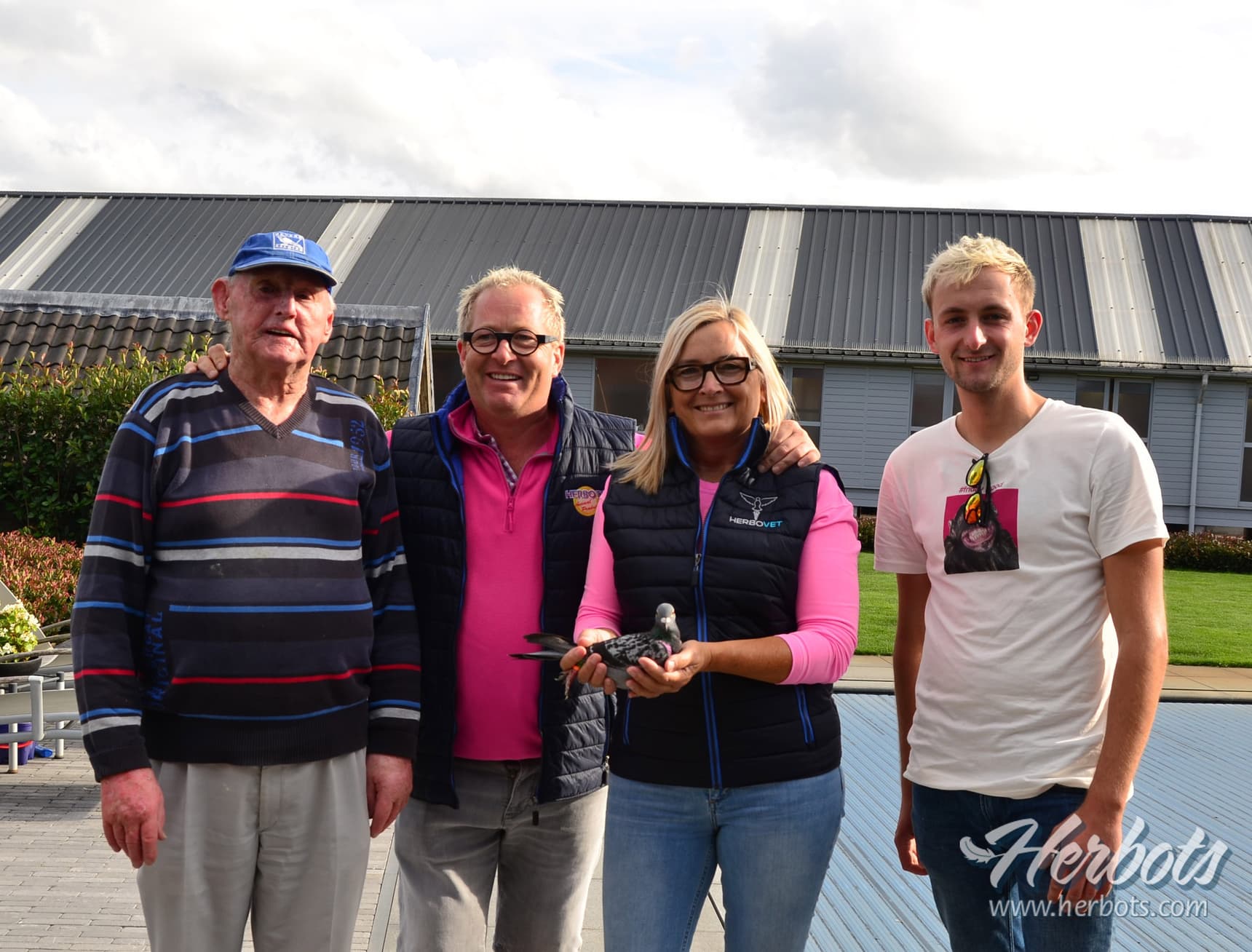 Bart & Nance Van Oeckel ( Oud Turnhout ) - 1st National 3.064 old birds